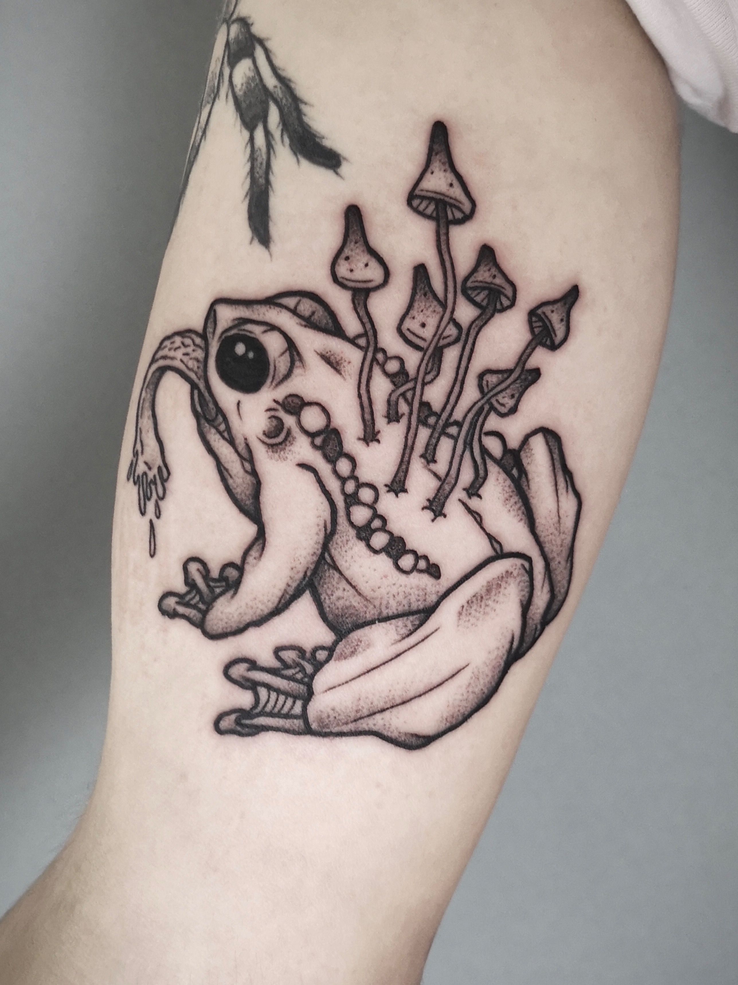 12 Tiny Frog Tattoo Ideas To Inspire You  alexie