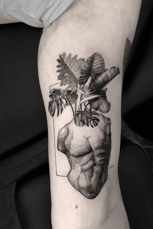 #tattoodesign #tattooflash #tattoodo #tattoos #blackwork #tattooidea #detailed #detail #singleneedle #floral #sculpture #contemporary #portrait #blackansgrey #blackwork #dotwork #leaf #monstera #palm #modern