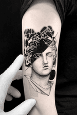 #tattoodesign #tattooflash #tattoodo #tattoos #blackwork #tattooidea #detailed #detail #singleneedle #venera #sculpture #contemporary #portrait #blackansgrey #blackwork #dotwork #greek