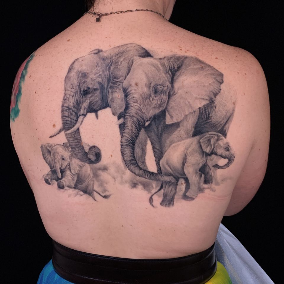 Tatuaje Black and Grey Realism de Kari Barba #KariBarba #blackandgrey #realism #realistic #Illustrativerealism # Elephant #Animals #babyanimal