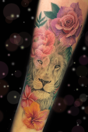 Lion and flowers 