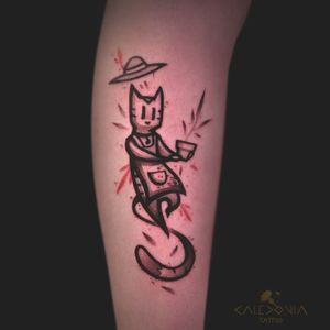 "The Gardener" Find me in Vancouver at @arcanebodyarts. For any tattoo enquiry, please contact me directly on my website: www.caledoniatattoo.com #cat #cattattoo #flowers #leaves #illustration #illustrationtattoo #gardener
