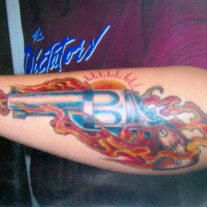 Bad photo of a fun tattoo I did in Bilbao summer of 2003 I think. It really shows how far cameras have come and so has my photography since then! 😂😂😂