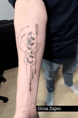 Tatuaje de flecha. Tatuaje geométrico. Arrow tattoo. Geometric tattoo. Black tattoo. Tatuajes en negro. Tatuaje de flechas. Tatuaje en brazo. #geometrictattoo #geometrictattoos #tatuajegeometrico #flechatattoo #tatuajeflecha 