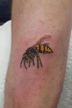 Another micro tattoo of a wasp