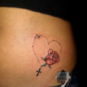 #rosetattoo #rosario #tattooapprentice #fineline #tattoostyle #smalltattoos #small #smalltattoo 