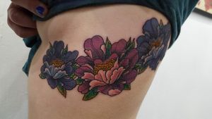 A hard first tattoo, peonies on the ribs. Again proving how tough women are, but with tattoos you get it as good as you sit for it✊✊✊ 
