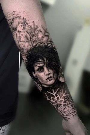 Edward Scissorhands in forearm. First tattoo of my new collection. 