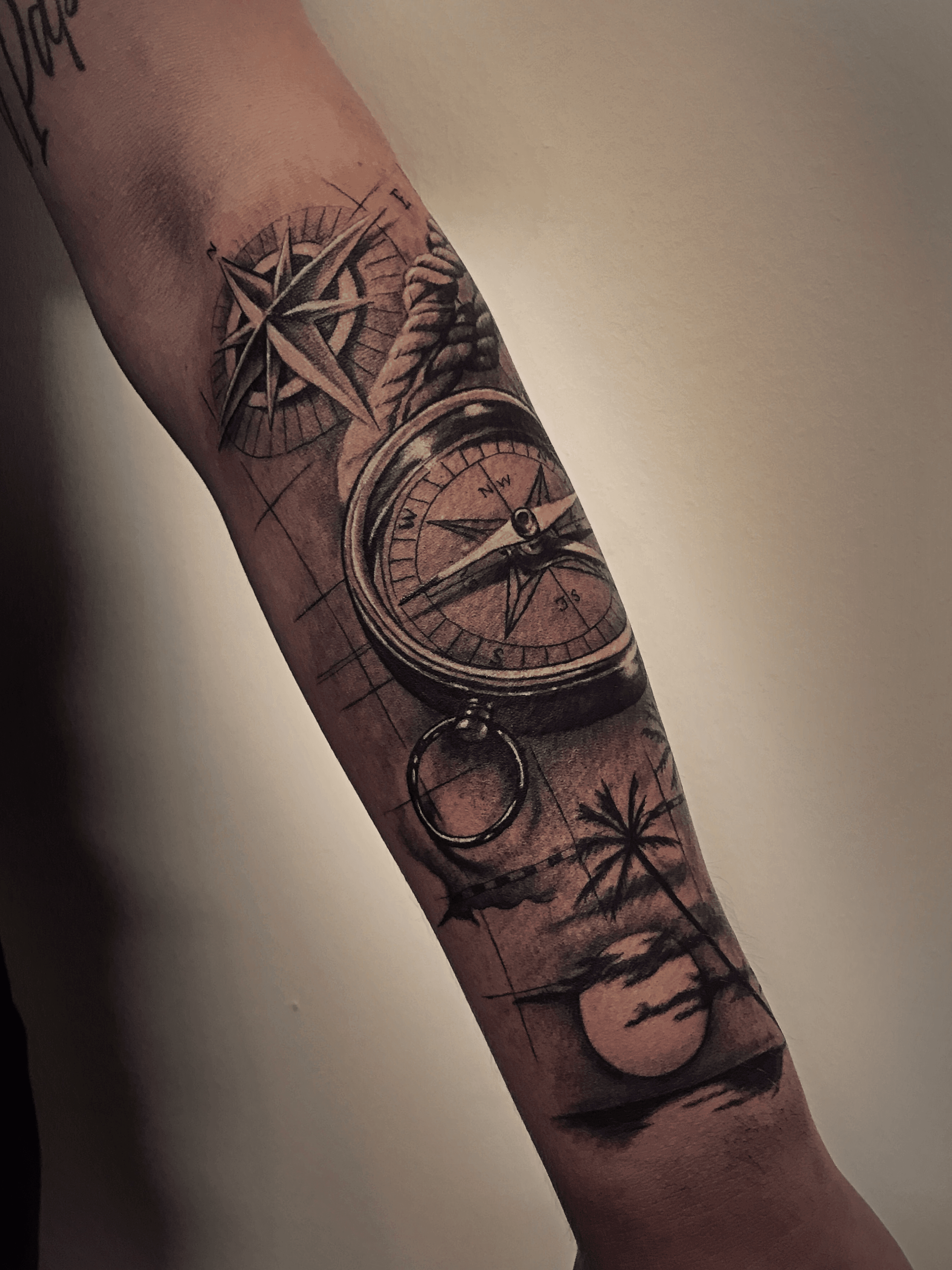 50 Latest Compass Tattoo Design and Ideas For Men And Women