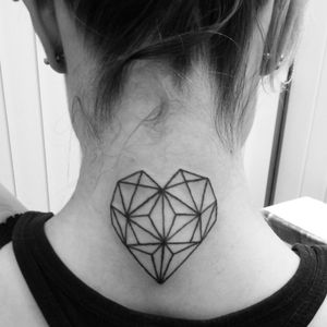 Srce geometrija, crna boja.Zakazivanje 0612828677 viberInstagram @ink_ra_tattoo#hearttattoo #heart #geometrictattoo #geometry #geometric 