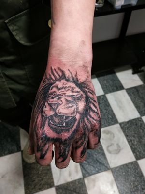 Cover-up tattoo - Lion on hand