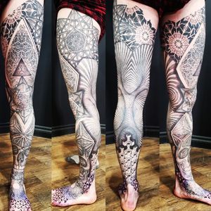 Black and grey geometric tattoo done by Rob Hoskins. #blackandgreytattoo #dots #sacredgeometry #legsleeve #legtattoo 