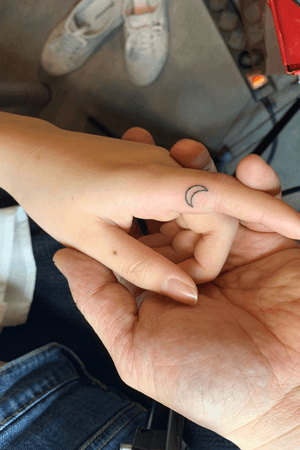 finger mini tattoo