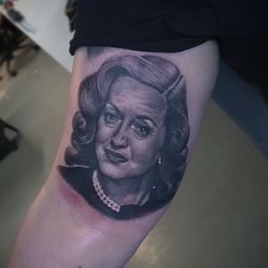 Old movie star Bette Davis done the other day what do you guys think? 🎬📽🎞 #Tattoo #tattooconvention #tattoofreeze2020 #tattoofreeze #skindeep #skindeepuk #moviestartattoo #tattooidea #tattooartist #bettedavistattoo #workweekend #lovetattooong #tattoolove #bettedavis #tattoodo #instatattoo #blackandgreytattoo #colourtattoo #picoftheday #photooftheday #comesayhi #realistictattoo #realismtattoo #bngtattoo #bngsociety #lostsoulsociety #portrait