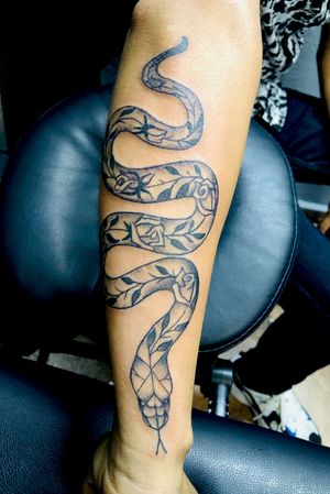 3D Snakes Tattoo on Biceps and Triceps-01 tattoosphotogallery.blogspot.com