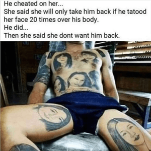 MEU DEUS STO RINDO MUITO!!! O cara traiu a namorada, e ela disse que perdoava se ele tatuasse o rosto dela VINTE VEZES no corpo. Ele fez. ELA NÃO QUIS ELE DE VOLTA! Toma trouxa!