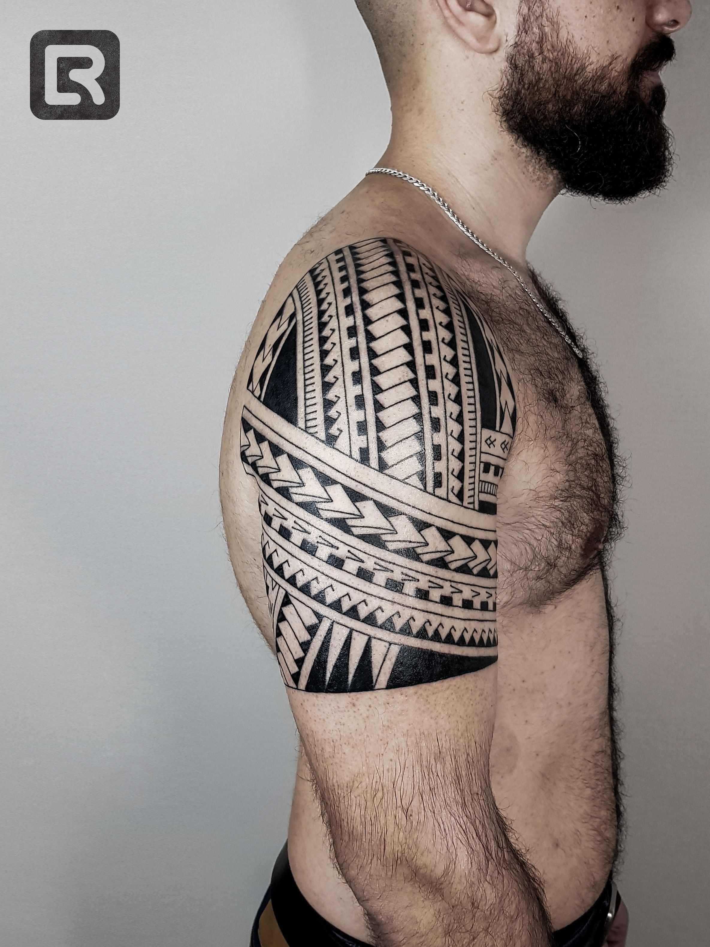34 Visually Striking Tribal Leg Tattoo Designs