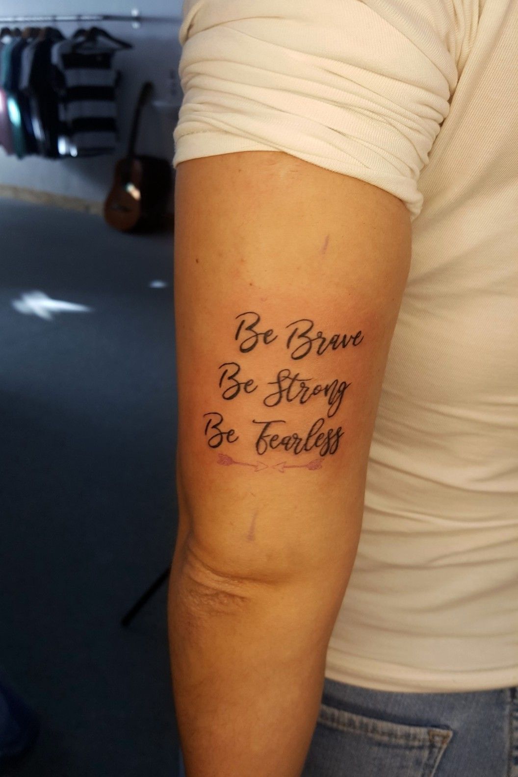 51 curtidas 2 comentários  JEAN BELFORD jeanbelford no Instagram Be  Brave  Be strong  Art  Agendamento somente via   Tattoos Triangle  tattoo Manicure
