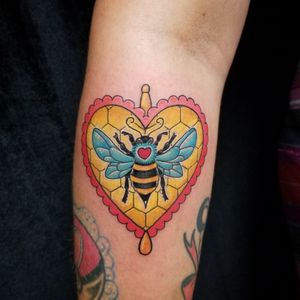 "Everything takes time. Bees have to move very fast to stay still"David Foster#beetattoo done with #crowncartridges by @kingpintattoosupply  #bee #heart #honey #tattoo #tattoos #inked #girlswithtattoos #tattooed #tattooart #tattooedgirls #besttattoo #thebesttattooartists #ink #womantattoo #tattoolive #lovetattoo #beautifultattoo #lovetattoo #ideatattoo #perfecttattoo #woman #body #Miamibeach #tattoostudio #tattooartist