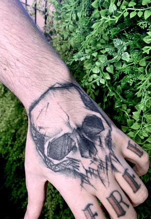 HEALED. Sketch skull hand piece 😀