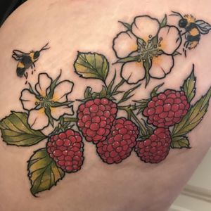 Neo traditional raspberries on the thigh ❤(Artist IG: @melikovacs)#neotraditional #neotrad  #botanical #botanicaltattoo #nature #naturetattoo  #raspberry #raspberries #bee #beetattoo  #hungariantattoo  #MelindaKovacs #thigh #thightattoo 