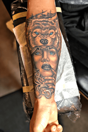 Lobo y mujer tattoo