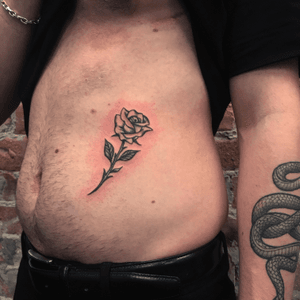 Rose for walk ins. Thanks.                                                         #traditional_tattoo #boldwillhold #tatuering #södermalm #eurotradtattoo #bright_and_bold #oldlines #tradwork #oldworkers #刺青 
