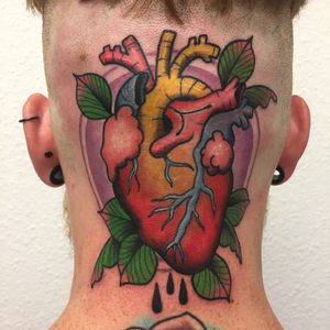 Neotraditional anatomical heart tattooed while at Anatomie in Münster, Germany