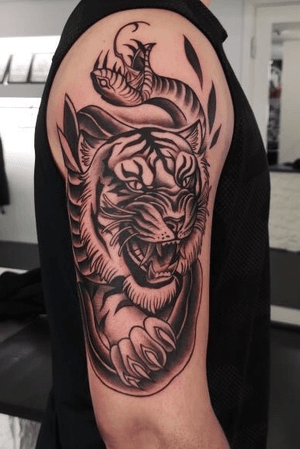 Neo Traditional Black and Gray tiger and snake #neotraditional #neotraditionaltattoo #traditional #traditionaltattoo #tiger #tigertattoo #tigerhead #snake #snaketattoo #blackandgrey #Black #blackandgreytattoo 