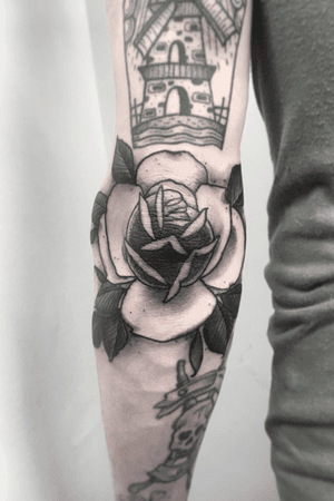 -ROSE-Done on the elbow of @pete_westwood thanks again my friend! 🖖🏿🖖🏿🖖🏿I always love doing this roses🌹 !!!...For more tattoos you can find me @motorinktattooshop in Amsterdam Or@thetattoogarden in The Hague ...For more info send me a DM...Thanks 🖖🏿🖖🏿🖖🏿...#rosetattoo #rose #flowerstattoo #elbowtattoo #traditionaltattoo #oldschool #blackworkerssubmission #darkartists #thedarkestwork #blackmasterink #artesobscurae #tattrx #onlythedarkest #blackworkershero #amsterdam🇳🇱 #thehague #art #motorink #thetattoogarden #blackmasterink