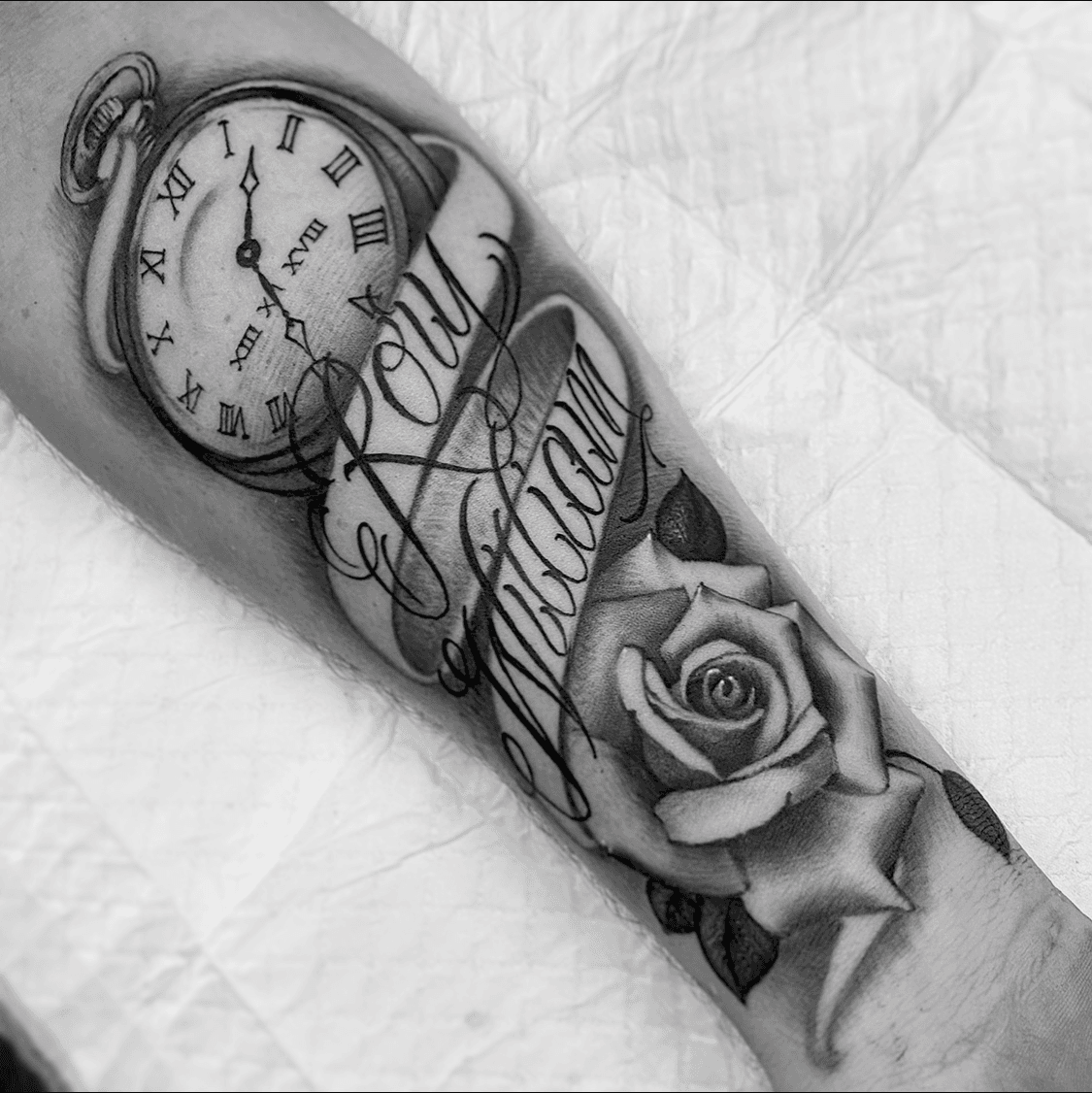 Discover 69+ clock rose tattoo design super hot