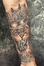 King of the jungle, #lion #liontattoo #crown #realistic #blackandgrey