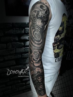 Completando  este brazo con los Guns n Roses 🔥🔥🔥 #gunsnroses #tattoo #DonovanTattoos #tatuajestunja #tunjatattoo #sombrastattoo