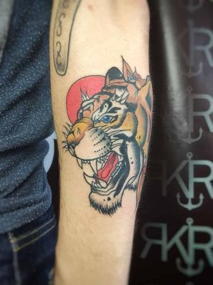 🐅 Тигр найбільший з усіх великих кішок. За допомогою гарчання тигри спілкуються між собою на великій відстані. Розлючені тигри ніколи не гарчать вони шиплять. 🖤👍 ⚫facebook.com/YakirTattoo #tigertattoo #tattoovn #yakirstudio #tattoo_culture_ua #tattooukraine #yakir_tattoo #tattoo_art_worldwide #tattoo_artist #татуировкавинница #якіртату #tattoo_masters_ukraine 