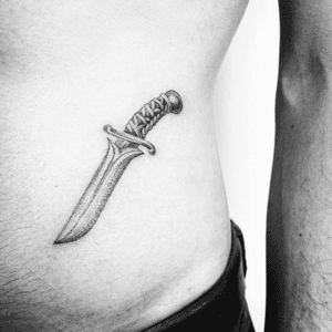 New one: Reservation available📮Tell me your story :)..kyotsutattoo@gmail.com..#swordtattoo #knifetattoo  #berlintattoo #finelinetattoo #fineline #tattooart  #drawingtattoo # tattooberlin #tattooartmag #tattodo #londontattoo #tattoo #europetattoo #tattooist #hamburgtattoo #berlinink #tattooartist #tatt #ttt #ttism #tattooing #creativetattoo #skinart #blackink #tattoos #berlin #blackandgrey #베를린타투 #타투 #드로잉타투