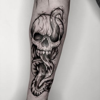 Little king skull on inner Bicep. #Tattoo #TattooArt #Skul…