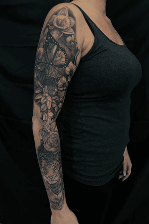 Awesome second session on sleeve today with @alicia.kunz.5 ...more to come !#rashatattoo #sleevetattoo #floraltattoo #butterflytattoo #tigertattoo #realism #tattooshop #tattoostudio #tattoostyle #tattoosofinstagram #tattoosnob #tattoosp #tattoosocial #tattoosofig #tattooselection #tattoospecial #okanagantattoos #pentictonartists #pentictoninked #pentictontattoostudio 