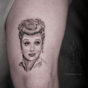 Any “I love Lucy” fans out there?? Had a great time doing this Lucille Ball portrait. This show brings back good memories. What’s your favorite episode??🍫👩🏻‍🍳 ————————————— El Paso! If you’re looking to get a black and grey tattoo, contact me via email or DM! Thanks! ______________________________ #tattoo #tattoos #elpaso #915 #bishoprotary #veganblue #bishopwand #elpasotattoos #915tattoos #stencilanchored #inked #inkeeze #nocturnalink #ilovelucy #lucilleball #tatuajes #tatuaje #portrait #portraittattoo #rickyricardo 