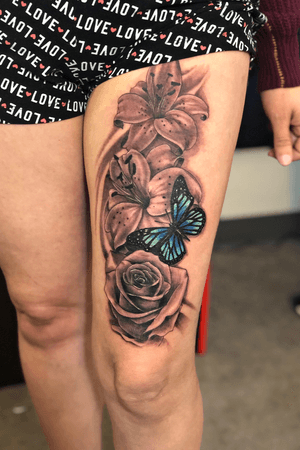 Rosas y mariposa tattoo