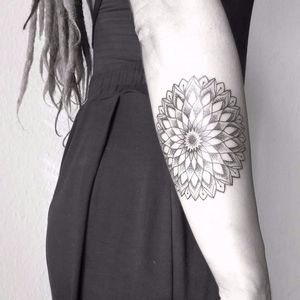 
#feminina#fineline #tattoo #geometric #organica #mandala #flores #dmoch