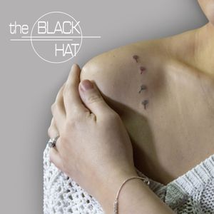 Small tattoos are a huge trend right now because they can make a statement as a stand-alone, and be a great addition to an on-going project. What makes this one so unique is that Andy @andylopeztattoo did it freehand, and it looks so delicate! #theblackhattattoo