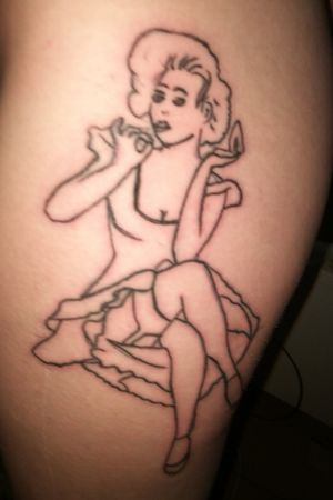 redidniz faded outline on the curvy part of a lovely lady 