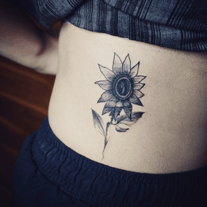 Blackwork flower tattoo - Tattoo Chiang Mai   #blackwork #blackworktattoo #btattooing #blackworkers #Tattoodo #tattoochiangmai #ChiangMai #flowertattoo #blxckink #tatouage #tattooist #onlyblackart #inked #inkstagram #instatattoo #inkstinctsubmission #tattooartist #tattoostudio 