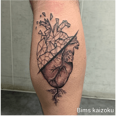 Coeur graphic et black and grey. #bimskaizoku #bims #bimstattoo #paris #paname #paristattoo #tatouage #normandie #normandietattoo #pontaudemer #pontaudemertattoo #heart #coeur #graphic #graphicdesign #hearttattoo #coeurtattoo #racine #vegetal #tattoo #tatt #tattoos #tattooartist #tattooed #tattoostyle #tattooer #tattoolife 