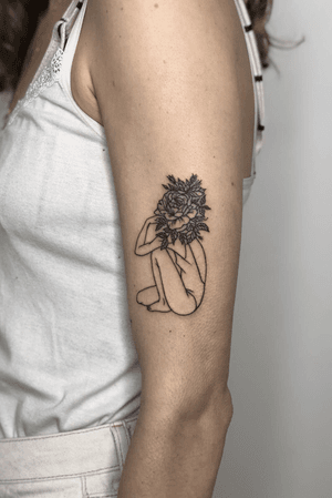 Line tattoo, girl tattoo, fine line tattoo, flower tattoo, rose tattoo 