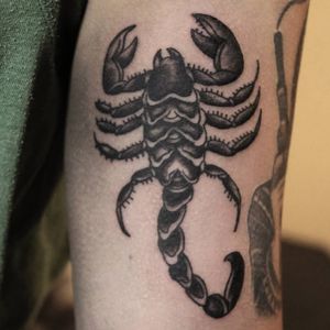 Si quieres ver más diseños puedes encontrarlos en mi Instagram como Isaac_will_tattoo.Citas y cotizaciones disponibles ✌️(55) 59303856FB: Oso S-tampa#tattoo #cdmx #tatuaje #tatuadoresmexicanos #tatuajesadomicilio #blackandwhite #traditional #tradicional #tradicionaltattoo #escorpion #scorpion #tatuando #tatuados #tinta #tintaypiel #blancoynegro