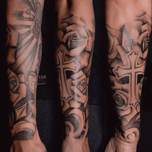 #tattoo #tattoos #girlswhithtattoos #tattooed #tattooartist #tattooart #tattooedgirls #tattoolife #instatattoo #traditionaltattoo #blackwork #inspirationtattoo #tattooblacrkandgrey #tatuagem #tattoowork #tattooidea #tatt #art #tatuaje #sc #rose #cross