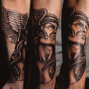 #tattoo #tattoos #girlswhithtattoos #tattooed #tattooartist #tattooart #tattooedgirls #tattoolife #instatattoo #traditionaltattoo #blackwork #inspirationtattoo #tattooblacrkandgrey #tatuagem #tattoowork #tattooidea #tatt #art #tatuaje #sc #thor #marvel