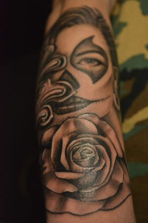 #tattoo #tattoos #girlswhithtattoos #tattooed #tattooartist #tattooart #tattooedgirls #tattoolife #instatattoo #traditionaltattoo #blackwork #inspirationtattoo #tattooblacrkandgrey #tatuagem #tattoowork #tattooidea #tatt #art #tatuaje #sc #rose