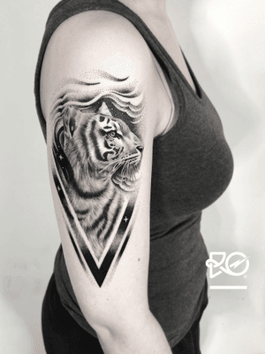 By RO. Robert Pavez • Winds from the Sky • 🐯🖤 • Done in @blacktatuering • 🇸🇪 2020 • Bookings open!only to: robert@roblackworks.com - - #blackworktattoo #dotwork #dot #fineart #blackwork #ro #roblackworks 